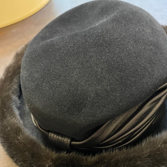 Gorgeous Wool Leather Mink Black Henri Bendel Hat Original Owner stored in box main image 15